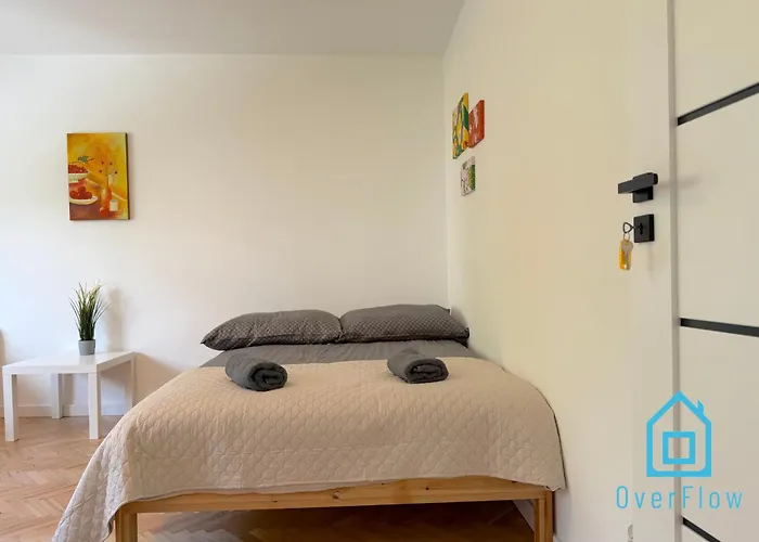 Orange 2 Minutes To Center & Seaside